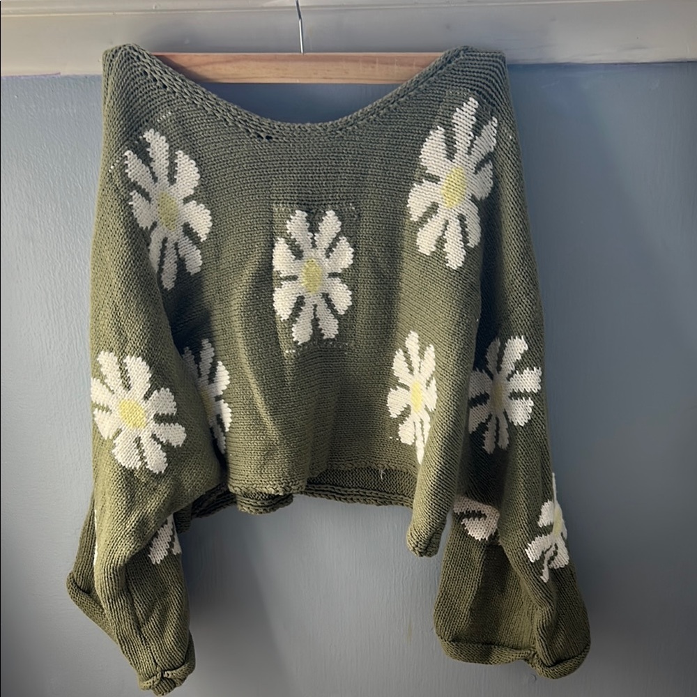 Storia Green and White Crew Neck Sweater with Floral Design